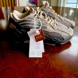 Brand new yeezy never worn